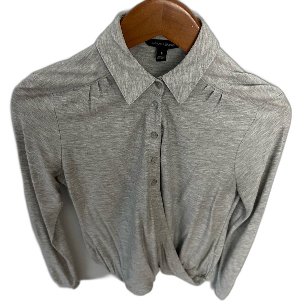 Banana Republic Grey Wrap Front Button-Down Blouse Size Small Minimalist Basic - Picture 13 of 13